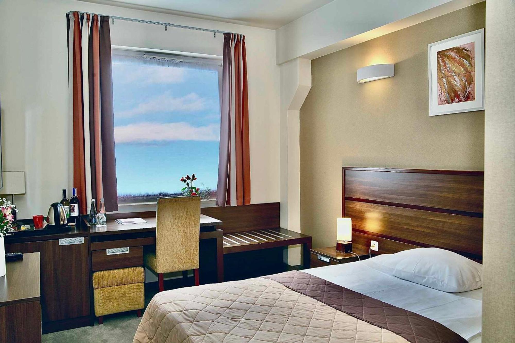 Hotel Teczowy Mlyn Kielce Ngoại thất bức ảnh