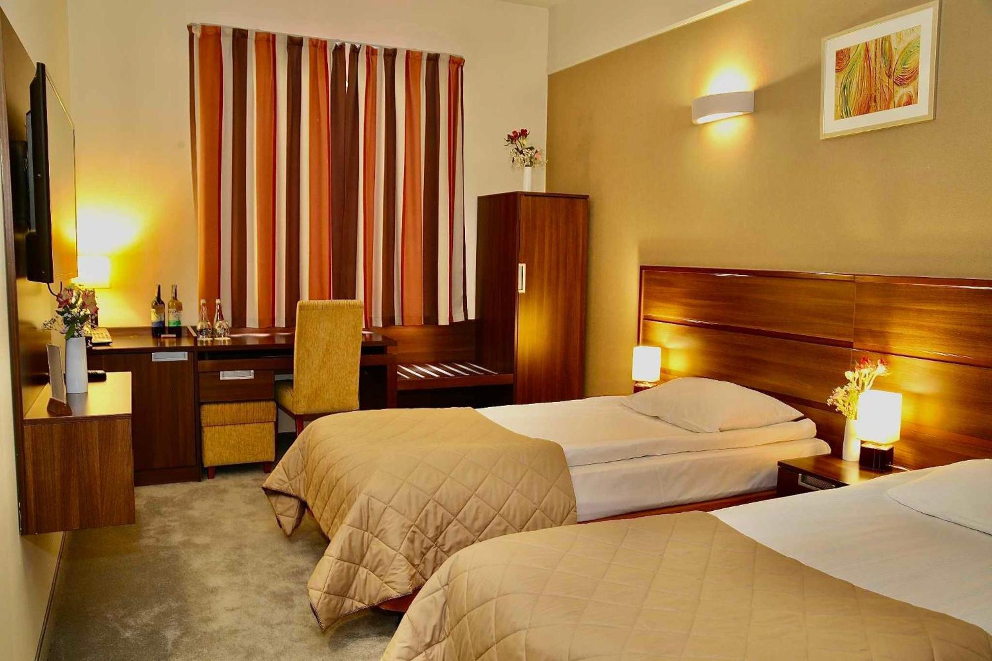 Hotel Teczowy Mlyn Kielce Ngoại thất bức ảnh