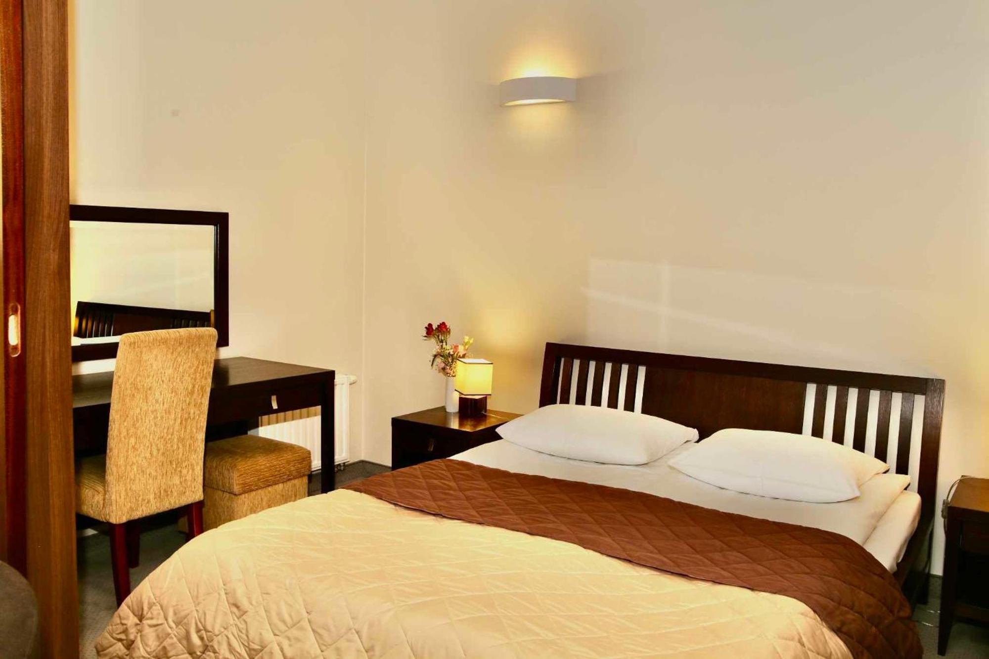 Hotel Teczowy Mlyn Kielce Ngoại thất bức ảnh