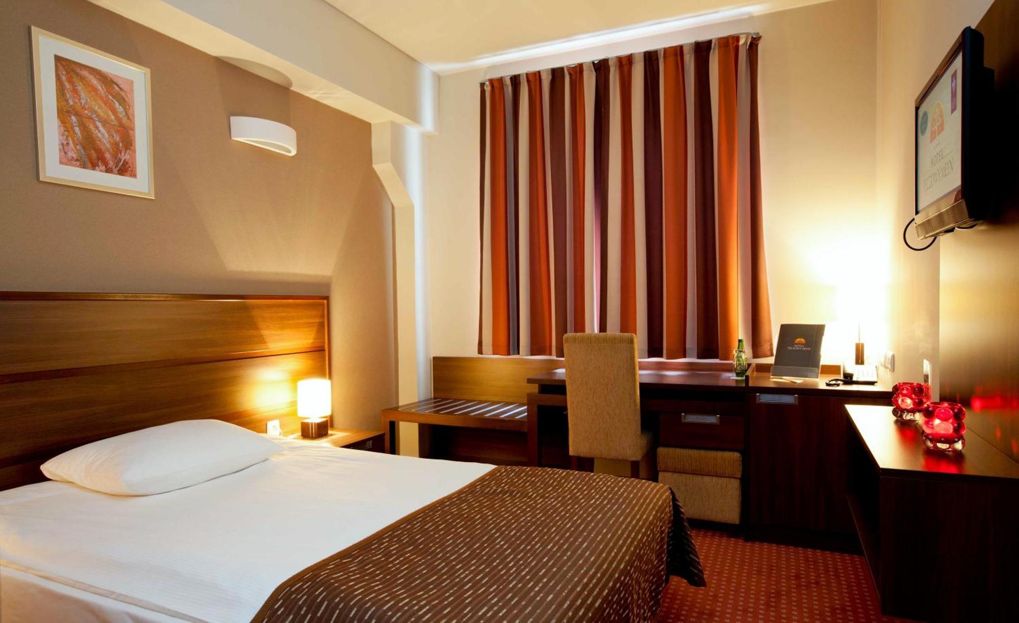 Hotel Teczowy Mlyn Kielce Phòng bức ảnh