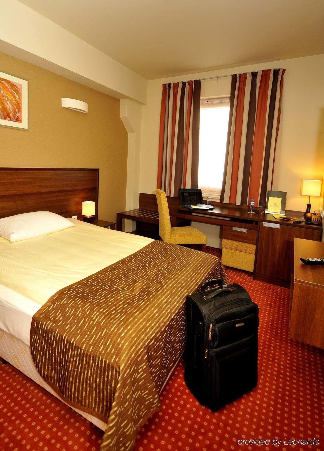 Hotel Teczowy Mlyn Kielce Phòng bức ảnh
